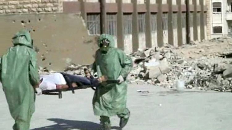 Eine Giftgasübung syrischer Helfer in Aleppo im Jahr 2013.