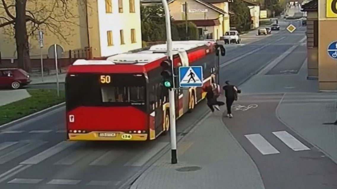 bus1.JPG
