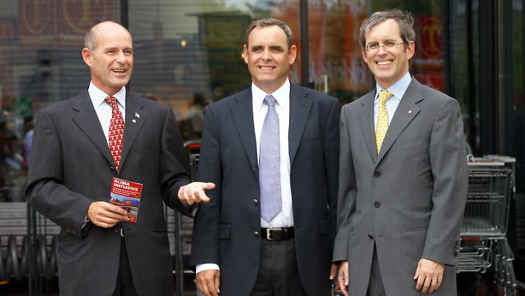 Die drei Tengelmann-Brüder Karl-Erivan (l.), Georg (M.) und Christian Haub im Jahr 2009.