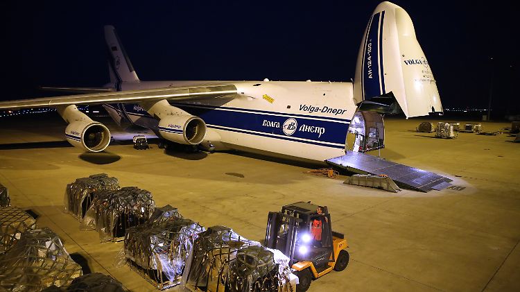 Die Bundeswehr bezeichnet das Transportflugzeug Antonow 124 als "fliegenden Güterzug".