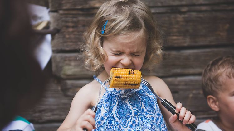 Gut, wenn Kinder Gemüse mögen. Eine rein pflanzliche Ernährung von Kleinkindern kann aber in Einzelfällen zu Wachstumsverzögerungen führen.