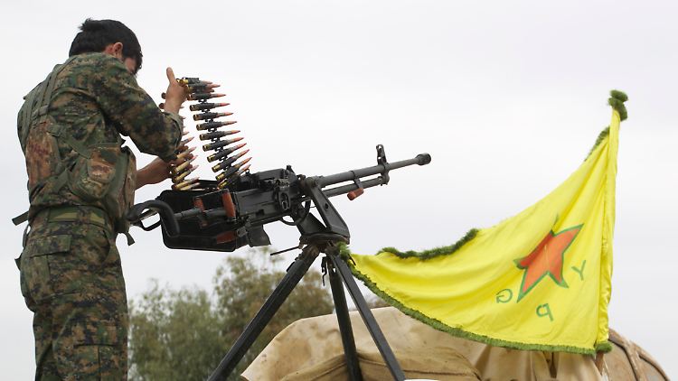 Ein Kämpfer der kurdischen YPG (Archivbild).