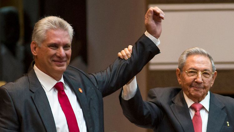 Der alte und der neue kubanische Staatschef: Raúl Castro (r.) mit Nachfolger Miguel Díaz-Canel.