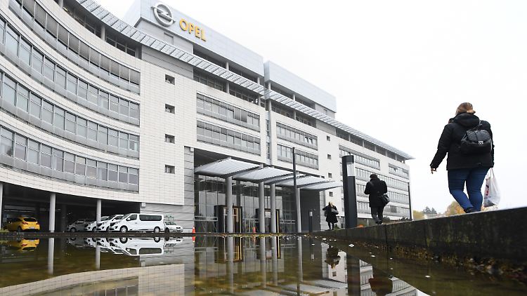 Allein das Entwicklungszentrum in Rüsselsheim solle 1200 Jobs verlieren.