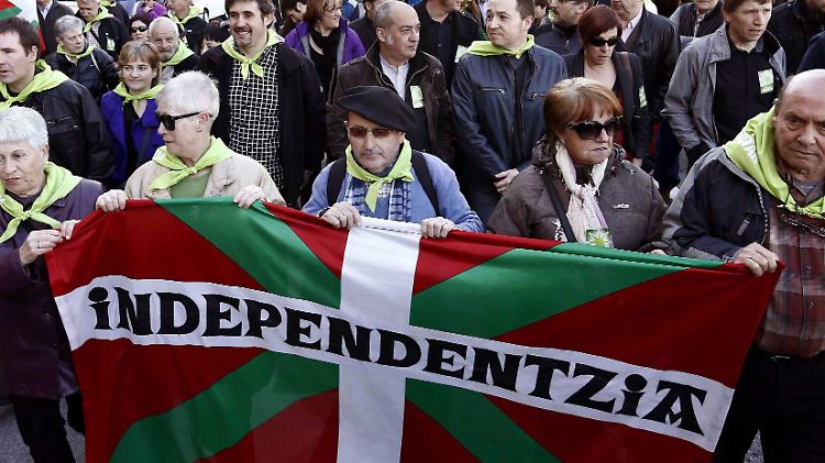 Tausende ETA-Anhänger demonstrieren 2013 für ein unabhängiges Baskenland.