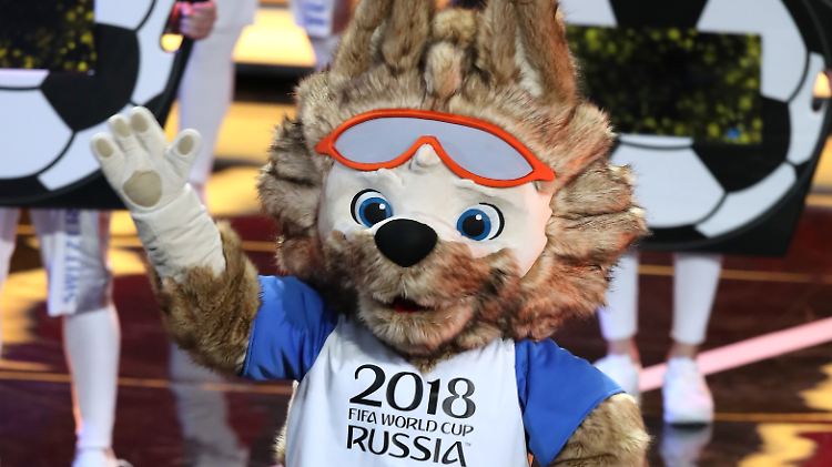 Apropos liebenswürdig: Zabivaka, das Maskottchen der Fußball-WM, wirkt doch im Grunde recht freundlich. Und wer weiß - vielleicht kontrolliert es im Sommer ja auch die Pässe.
