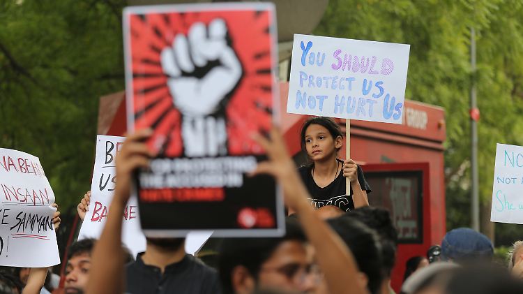 In Neu Delhi gehen Menschen nach neuen Vergewaltigungsfällen auf die Straße.
