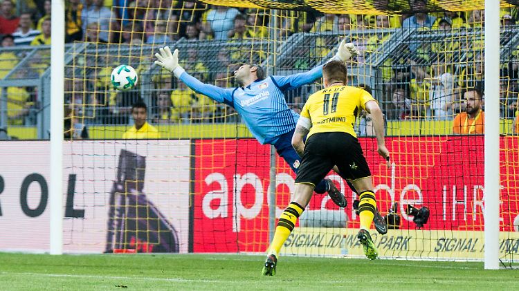 BVB-Star Marco Reus verschoss einen Elfmeter, traf einmal die Latte - und schnürte trotzdem noch einen Doppelpack gegen Leverkusen.