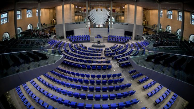 Der derzeitige Bundestag überschreitet seine Sollgröße mit 111 Überhangsmandaten.