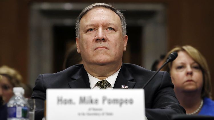 Der derzeitige CIA-Chef Mike Pompeo wirbt derweil bei demokratischen Senatoren.