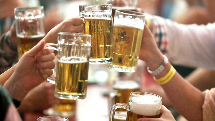2017 trank jeder Deutsche rein rechnerisch 101 Liter Bier - 1997 waren es noch mehr als 131 Liter.