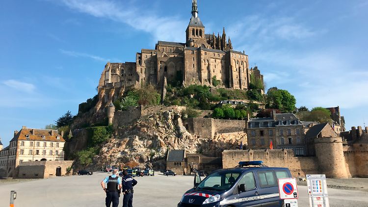 2014 besuchten die Felseninsel mit der berühmten Abtei rund 2,3 Millionen Menschen.