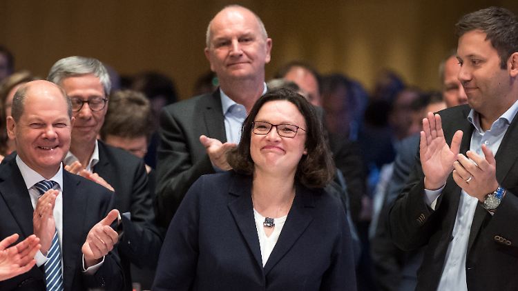 Jubel für die neue Chefin: Andrea Nahles nach der Bekanntgabe des Wahlergebnisses.