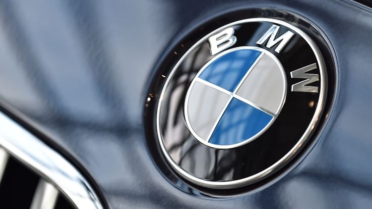 Die EU-Kommission ermittelt bereits seit geraumer Zeit gegen die Unternehmen BMW, Daimler und VW, die sich über viele Jahre hinweg in Arbeitskreisen eng abgestimmt hatten. 