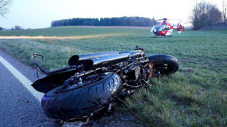 Bei Unfällen mit Motorrädern sind in den vergangenen Tagen mehrere Menschen gestorben.