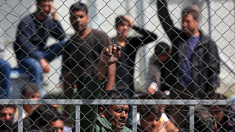 Im größten Flüchtlingslager auf Lesbos leben mehr als 6500 Menschen, doppelt so viele wie zugelassen.