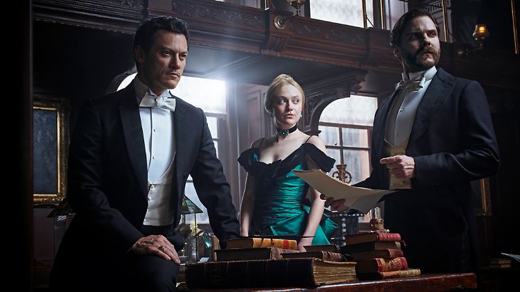 Als "The Alienist" versucht Daniel Brühl (r.) mysteriöse Morde an kleinen Jungen aufzuklären.
