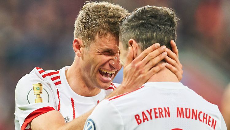 Vielleicht schießt auch Thomas Müller einfach ein Tor. Oder Robert Lewandowski.