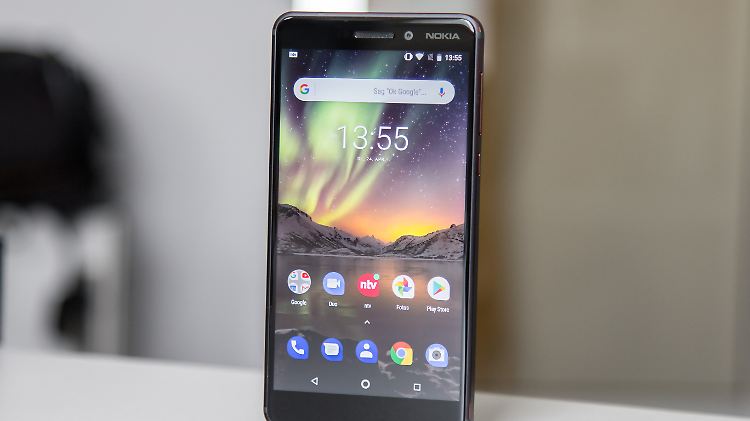 Wirkt angestaubt: Das Nokia 6.1 hat noch ein 16:9-Display.