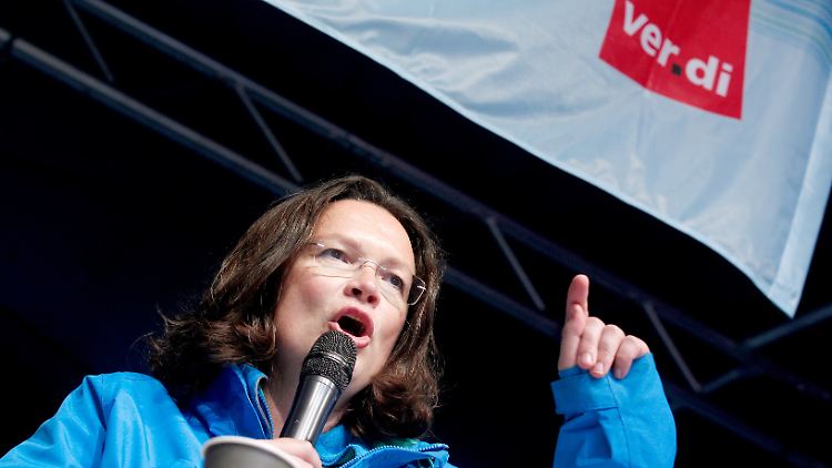 Nahles sitzt nicht mehr auf der Regierungsbank und geht mit Verdi demonstrieren.