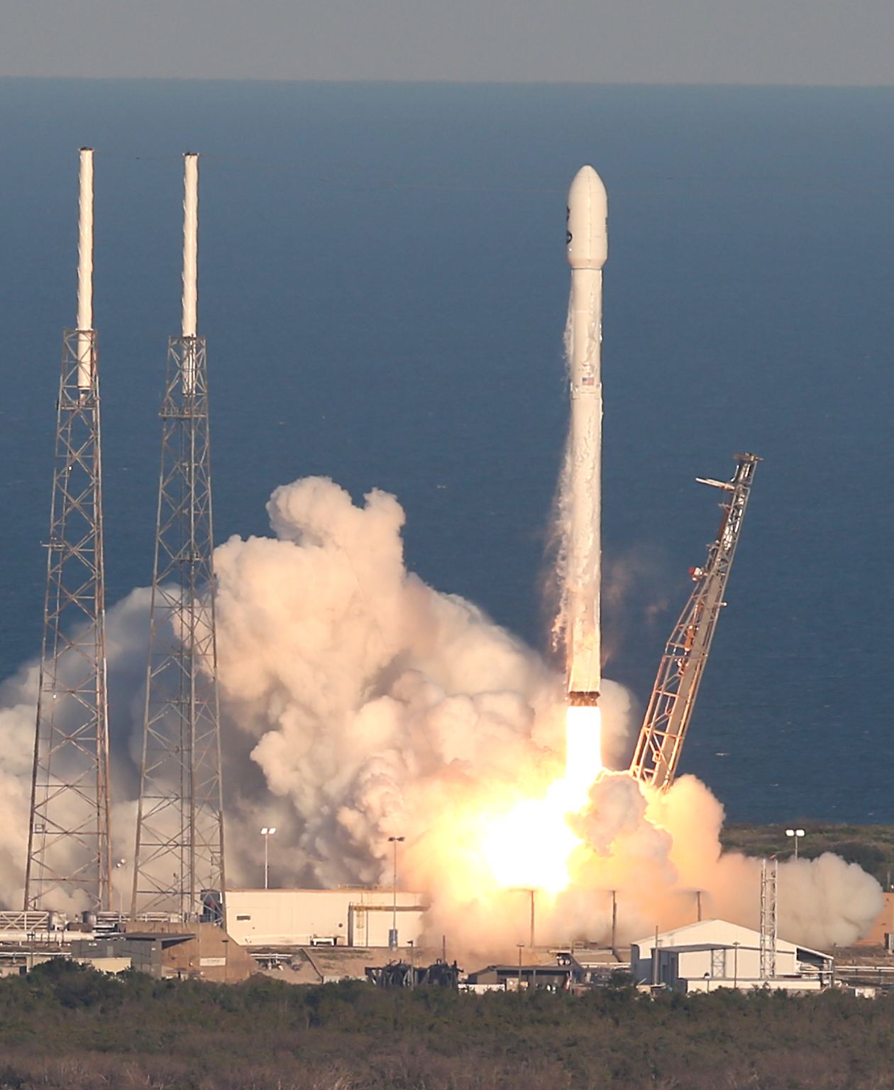 Start einer neuen Mission! Als die SpaceX-Rakete am 18. April 2018 vom Weltraumbahnhof Cape Canaveral abhebt, hat sie wertvolles Gerät an Bord: Das Nasa-Weltraumteleskop ...