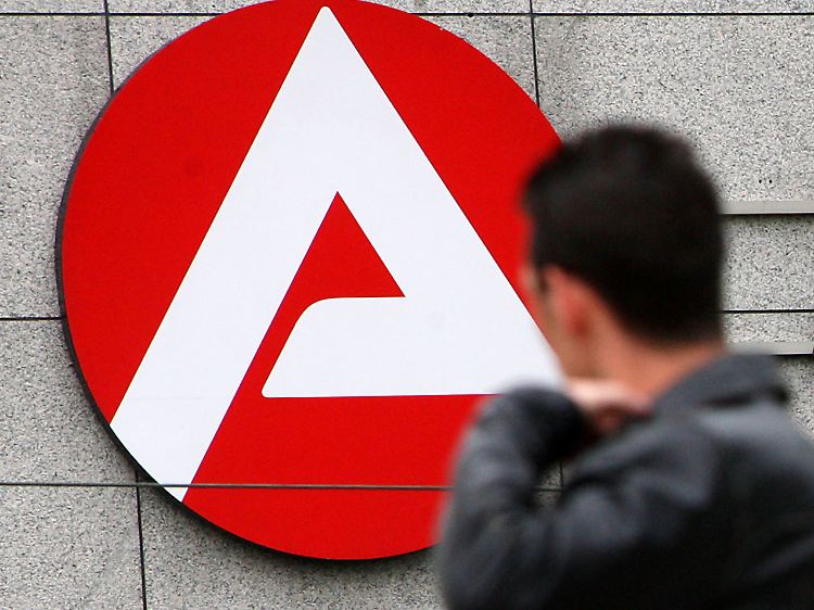 Die Zahl der Arbeitslosen in Deutschland ist im November um 14.000 auf 2.931.000 gesunken.