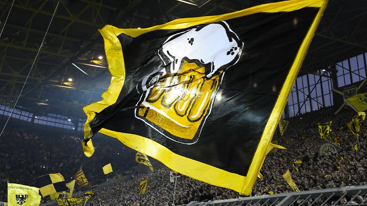Bier her, Bier her - zur WM ist das ausnahmsweise in russischen Stadien erlaubt. (Vielleicht freut das auch einige BVB-Fans, die anreisen.)