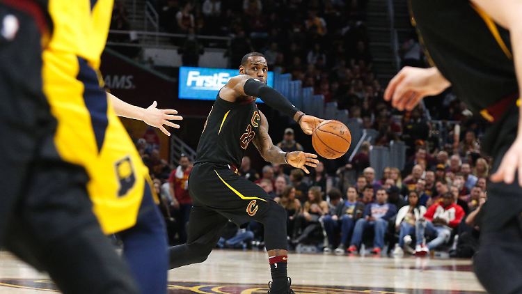Überragt einmal mehr: LeBron James holt gegen die Indiana Pacers fast die Hälfte der Punkte seines Teams.