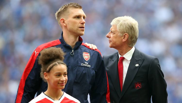 Kapitän Per Mertesacker würde sich sicherlich genau wie Arsène Wenger mit einem Titel verabschieden.