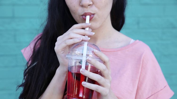 Softdrinks verkürzen unser Leben, schreibt Bas Kast in seinem Buch.