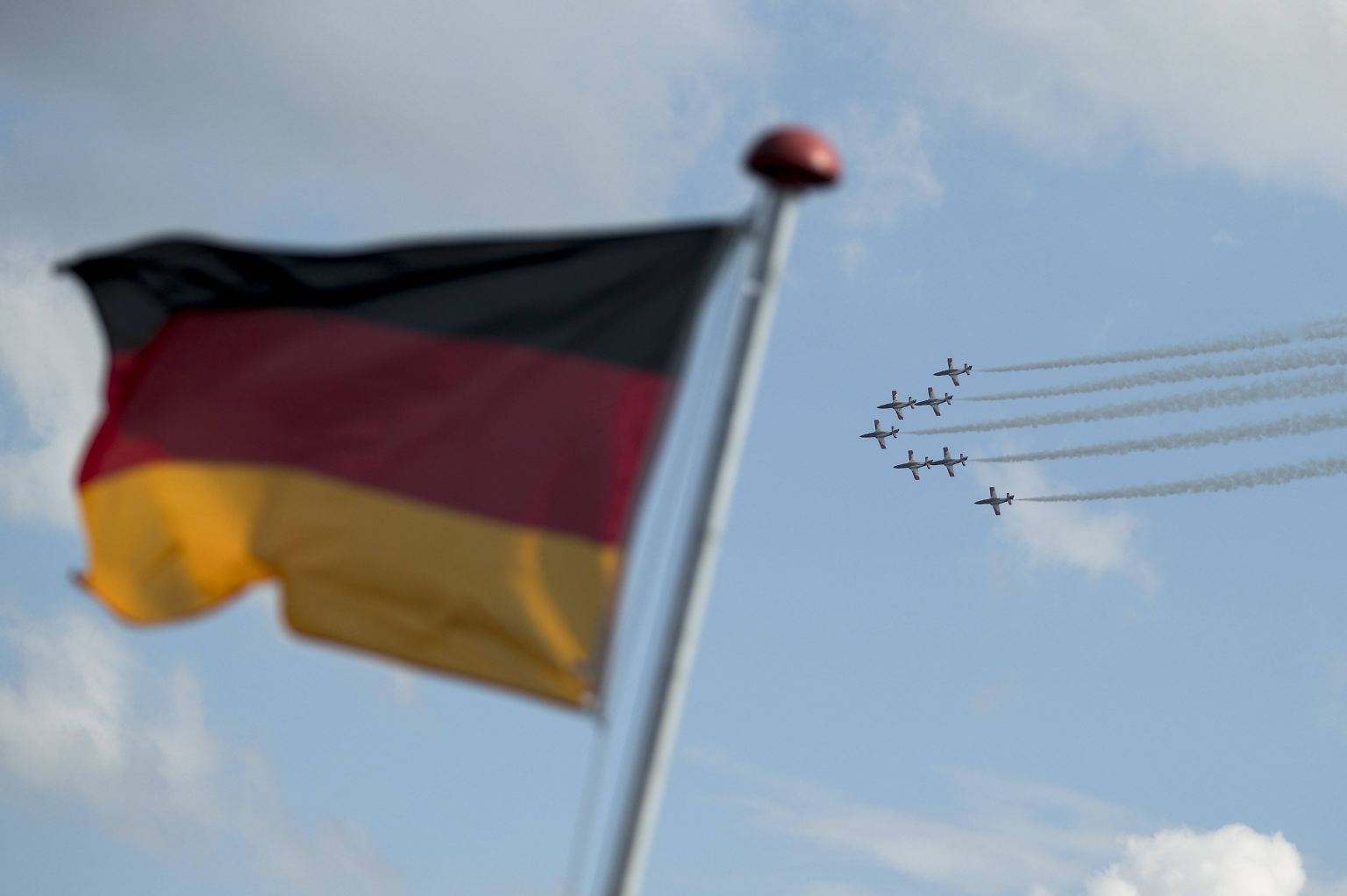 Alle zwei Jahre steigt Deutschland zum Mittelpunkt der internationalen Luft- und Raumfahrtindustrie auf: Die ILA lädt zum großen Branchentreffen nach Berlin-Schönefeld.
