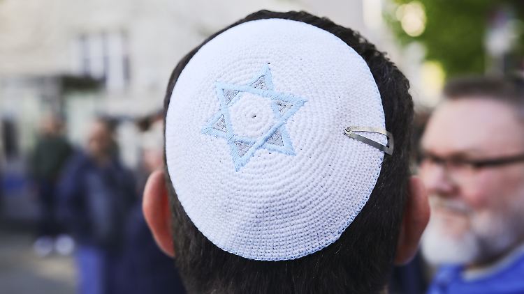 Die Infragestellung des Existenzrechts Israels hält eine klare Mehrheit für antisemitisch.