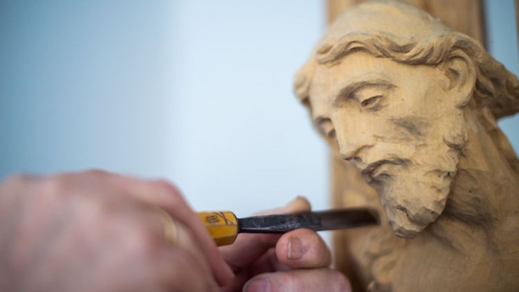 Ein Kreuz im Eingang einer jeden Landesbehörde - so will es Bayerns Staatsregierung.