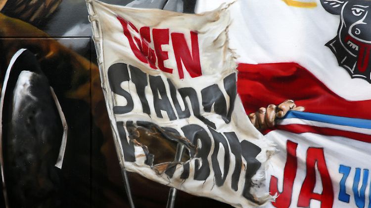 Auf einem Transparent werben Fans für die Abschaffung von Stadionverboten.