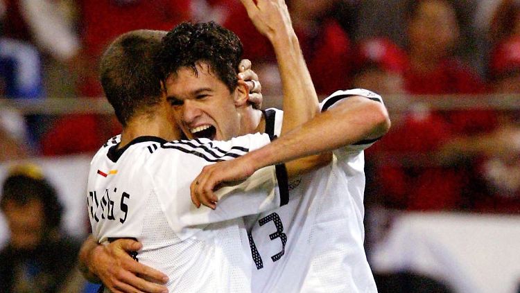 Seoul, 27. Juni 2002: Das bisher letzte Mal, das die deutsche Fußball-Nationalmannschaft bei einer WM gegen Südkorea spielte. Die DFB-Elf gewann das Halbfinale in Seoul mit 1:0 - und das Tor schoss Michael Ballack. Rosa sollte das wissen.