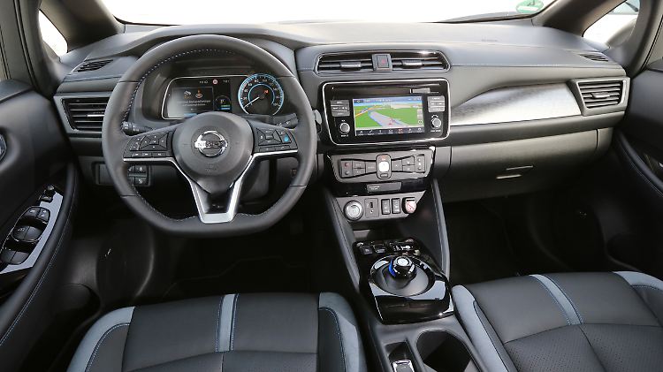 Das Cockpit des aktuellen Nissan Leaf orientiert sich wieder mehr an vertrauter Gestaltung.