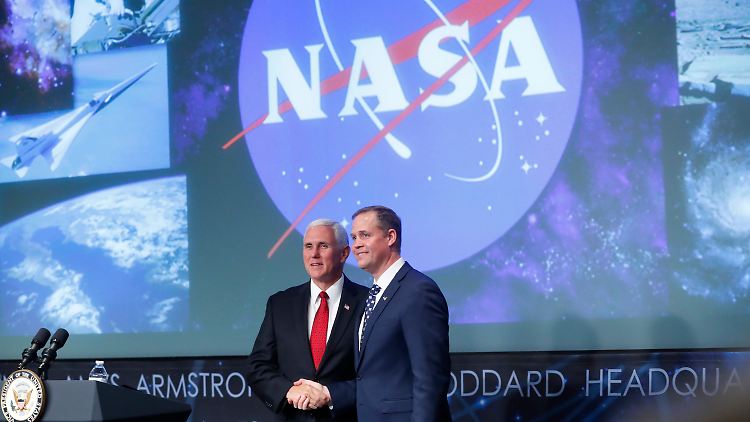 Jim Bridenstine (r.) steht erst seit wenigen Tagen an der Nasa-Spitze. Sein neuer Kurs stößt auf Gegenwind.