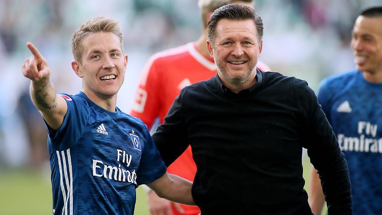Das neue Dreamteam beim HSV: Lewis Holtby und sein Trainer Christian Titz.