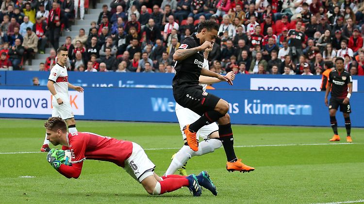 Ron-Robert Zieler ist im Spiel gegen Bayer Leverkusen nicht zu bezwingen.