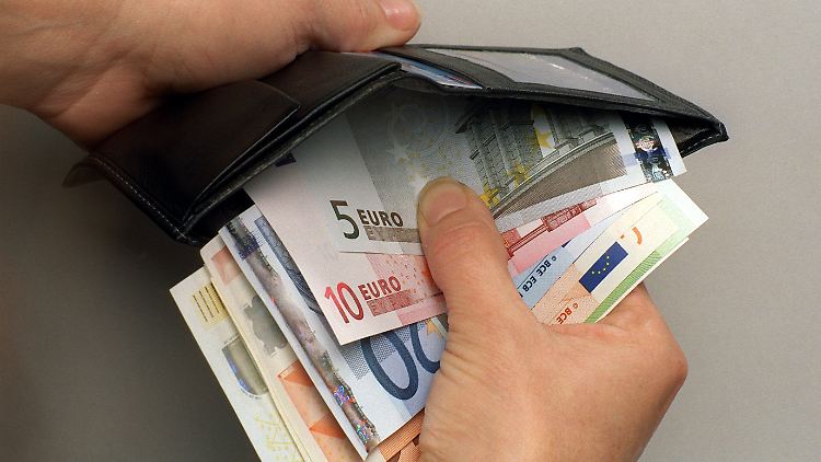Derzeit liegt der Mindestlohn bei 8,84 Euro pro Stunde. das reicht in vielen Ballungsgebieten nicht.