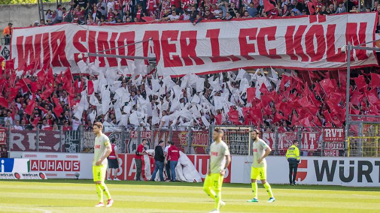 Der Zusammenhalt ist da - die Fans begleiten ihr Team in die 2. Liga. Aber wohl nicht auf ewig.