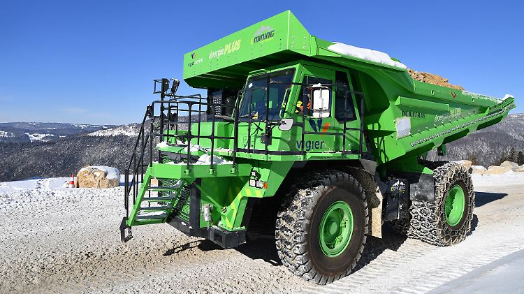 Der E-Dumper wiegt 58 Tonnen.