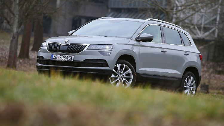 Der Skoda Karoq wird momentan stark nachgefragt.