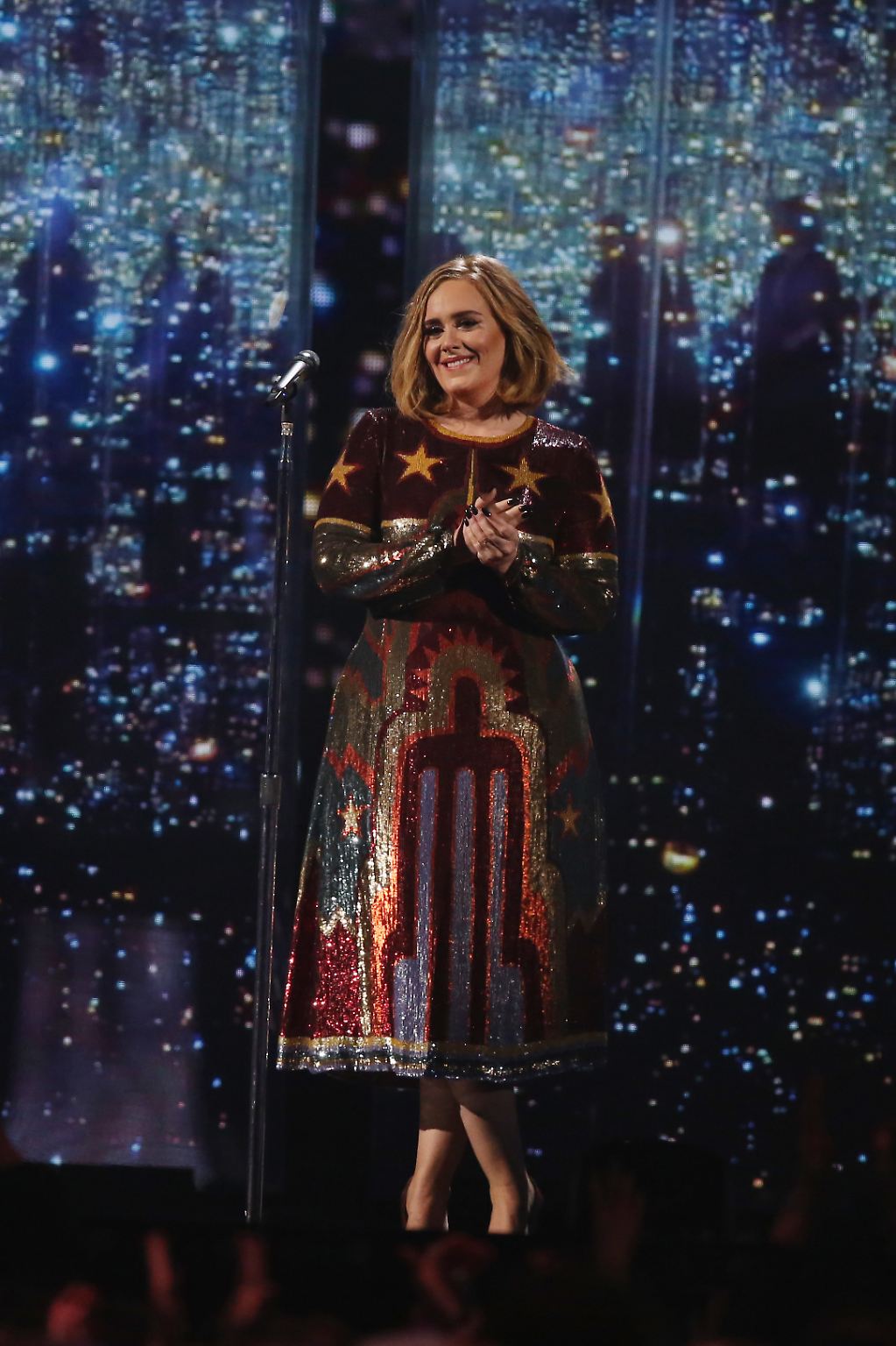 Sie mag ein Weltstar und die reichste Sängerin Großbritanniens sein, aber Anzugträger aus der Musikindustrie übergehen sie bei Geschäftstreffen immer noch. Das erzählte Adele jedenfalls dem Musikmagazin "Rolling Stone". 