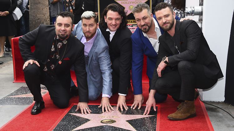 Chris Kirkpatrick (von links nach rechts), Lance Bass, JC Chasez, Joey Fatone und Justin Timberlake von der früheren US-Boyband *NSYNC.