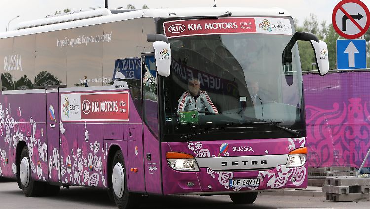 Nationenbusse haben längst Tradition. Mal sehen welchen Spruch sich Russland neben seine Flagge pinselt.