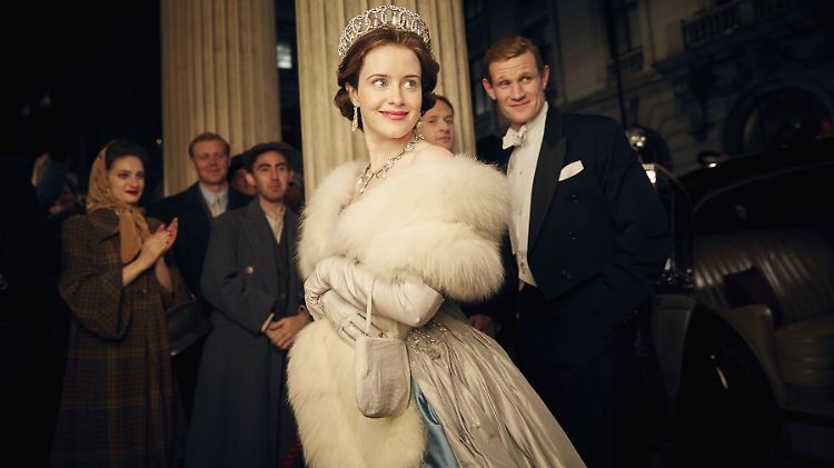 Schauspielerin Claire Foy als Queen Elizabeth II. mit Matt Smith als Prinz Philip (rechts)