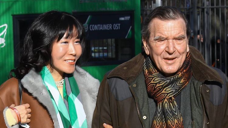 Gerhard Schröder und seine südkoreanische Partnerin Soyeon Kim hatten Anfang des Jahres verkündet, im Herbst heiraten zu wollen.