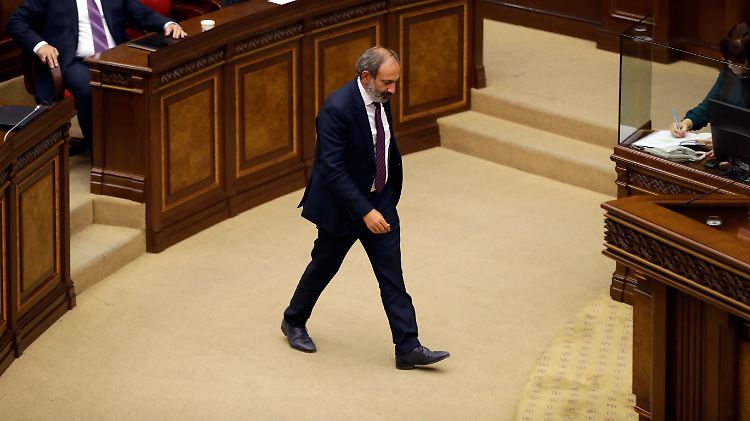 Oppositionschef Nikol Paschinjan hat bei der Abstimmung im Parlament keine Mehrheit erhalten.