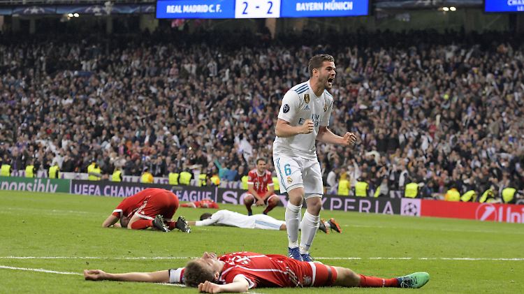 Am Boden: Nicht nur den Bayern hat der Ritt im Bernabeu alles abverlangt. Einzig der kürzlich eingewechselte Madrilene Nacho hat bei Schlusspfiff alle Kraft zum Jubeln.